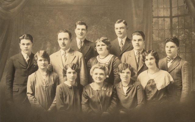gang.jpg (47569 bytes)